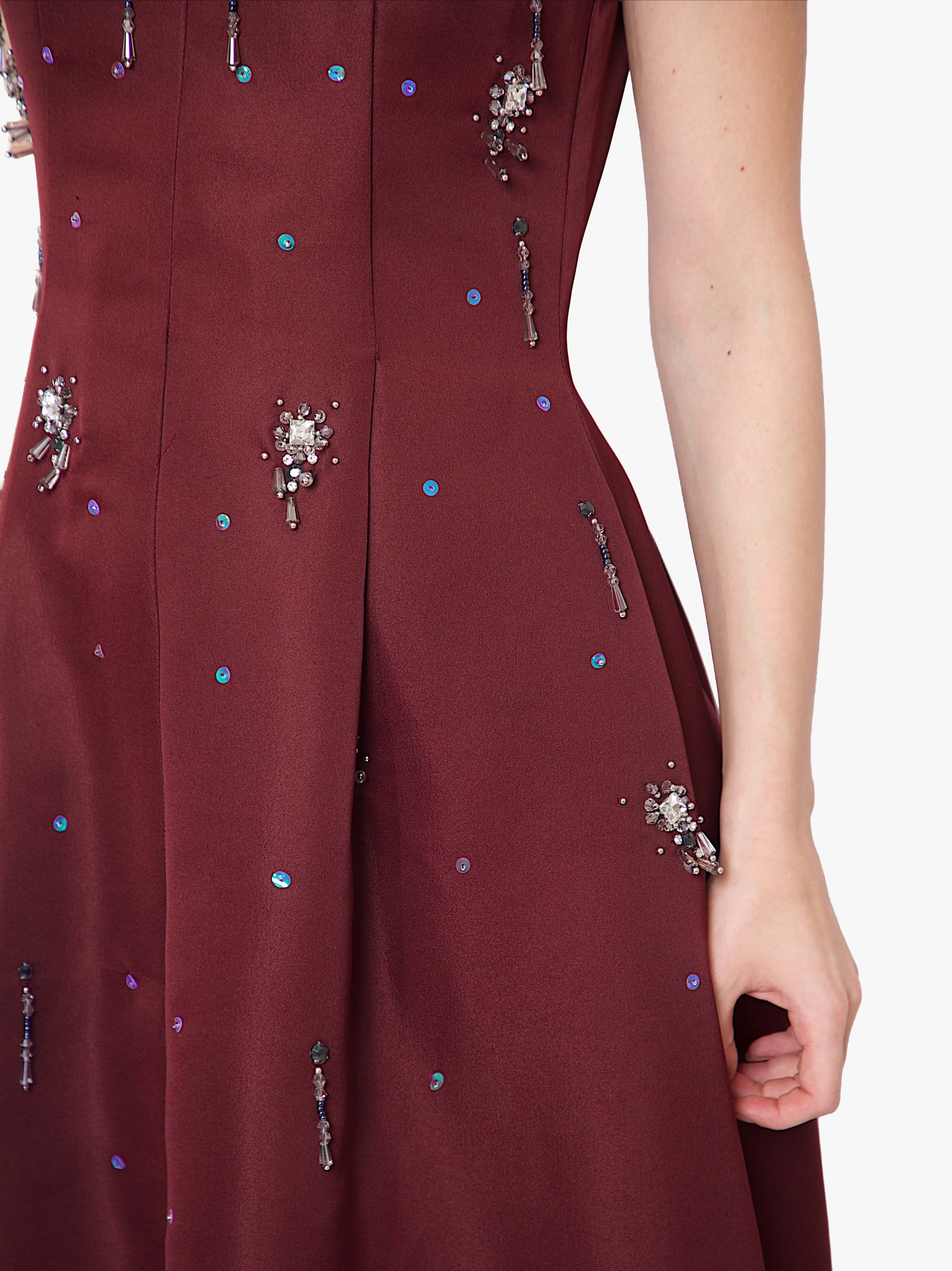 فستان نسائي