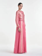 فستان بكم طويل مطرز بتطريزات ذهبية يدوية
Long-sleeve dress with gold hand embroidery