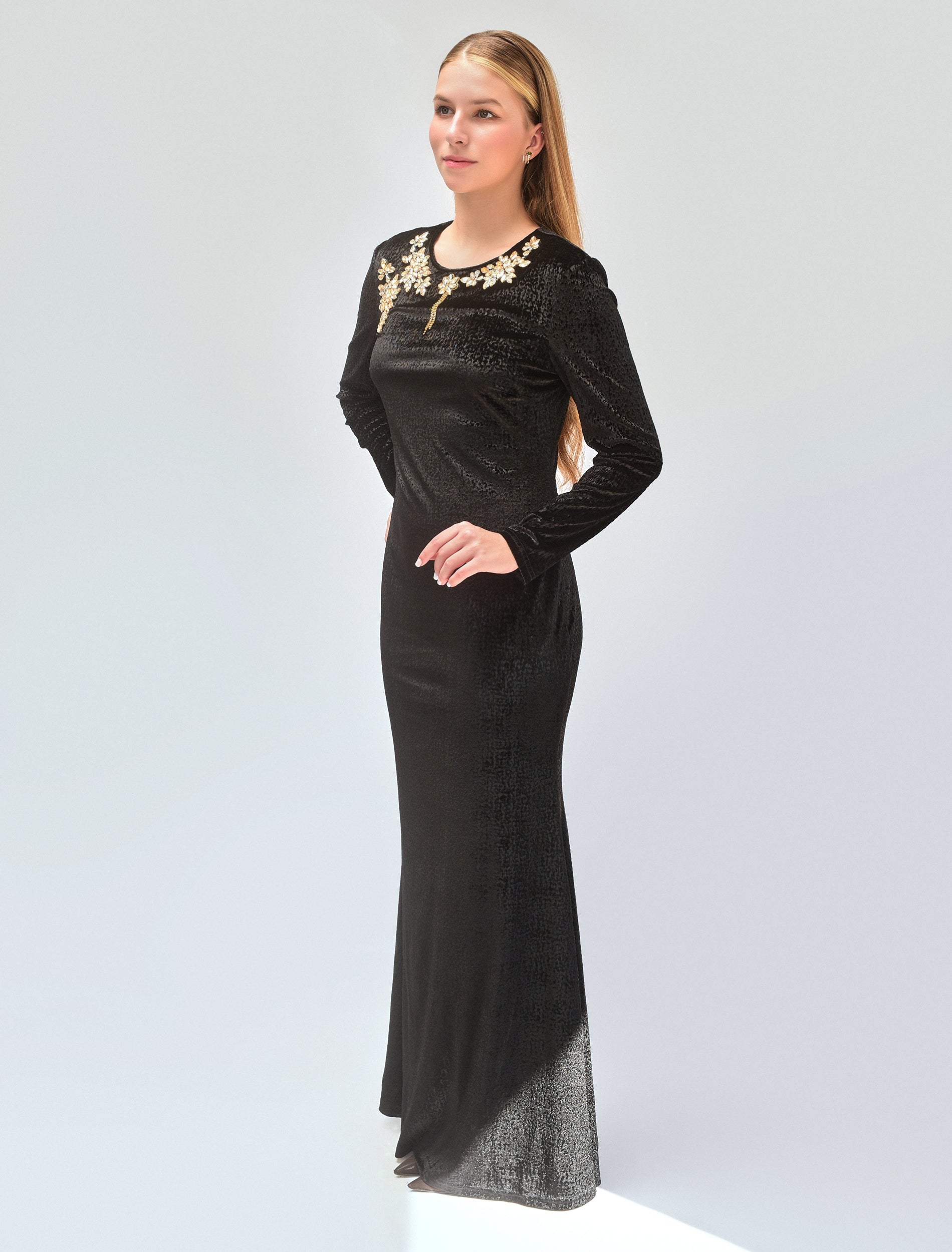 فستان نسائي