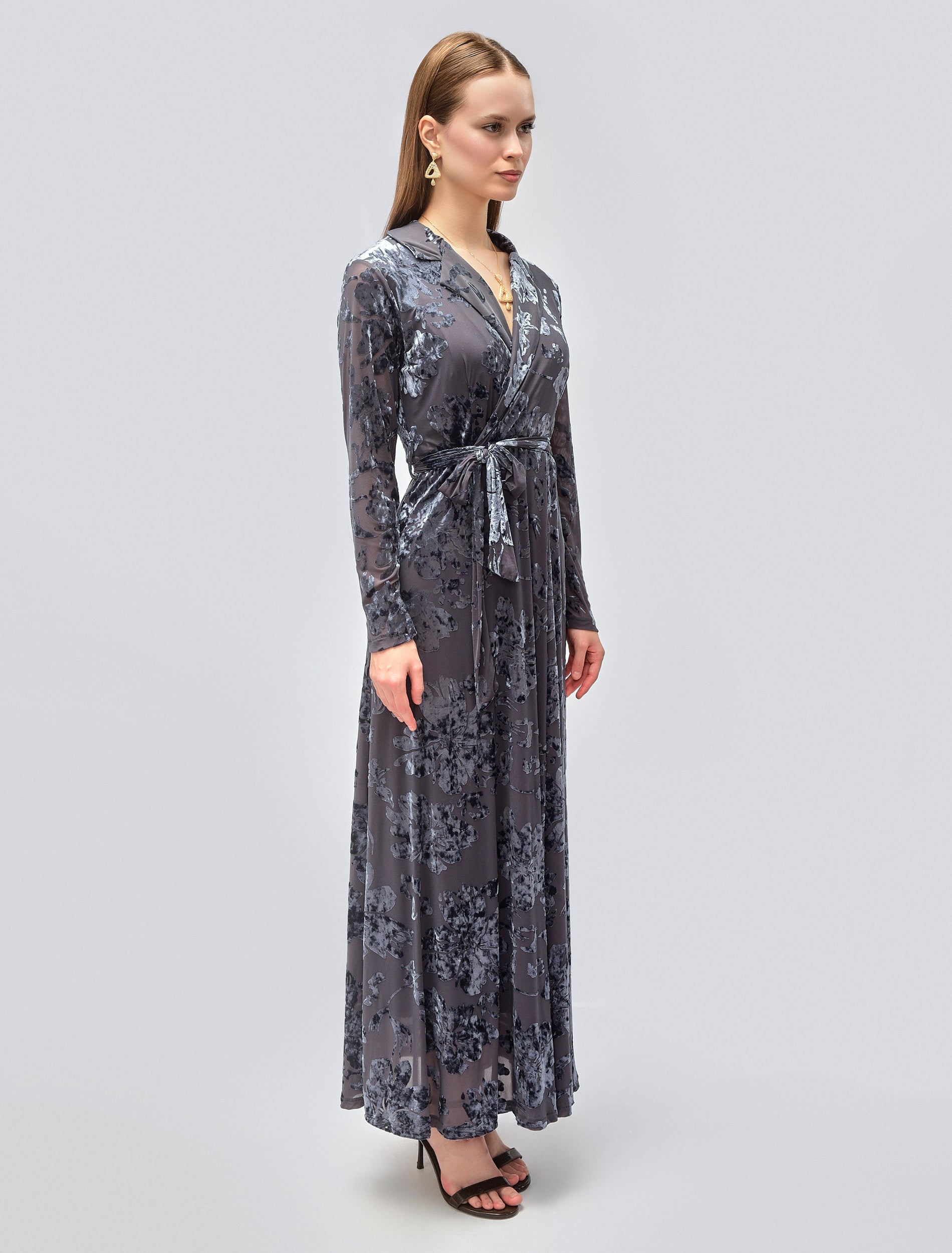 فستان نسائي